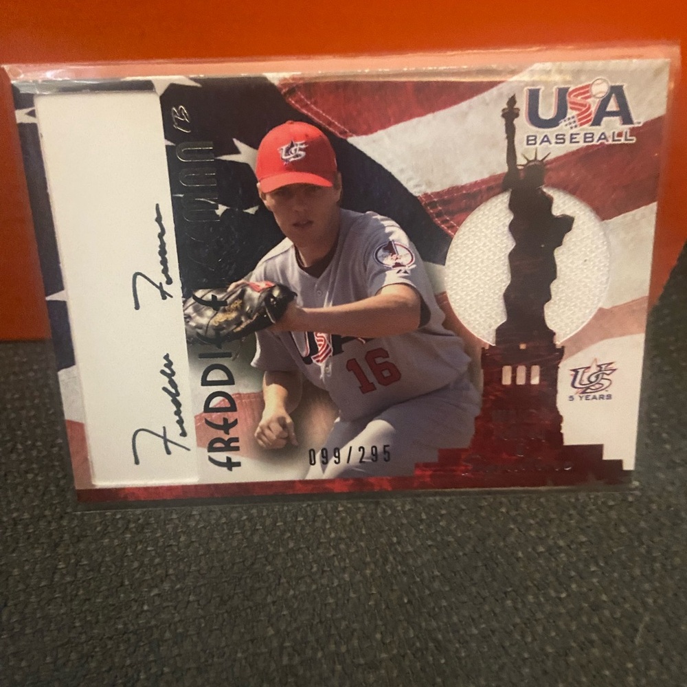 Freddie Freeman 2007 Team USA Jersey & Autographed #/295 Rookie Baseball Card